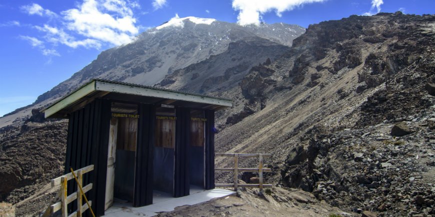 Toilette im Barufu base camp